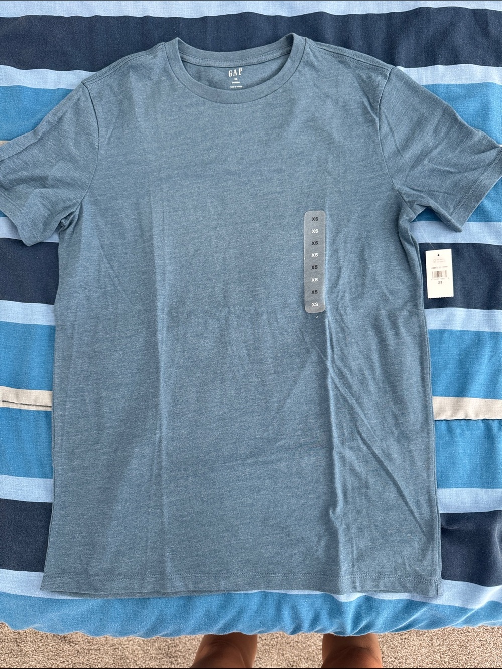 GAP Men’s Short Sleeve Crew T-Shirt in Heather Slate Blue